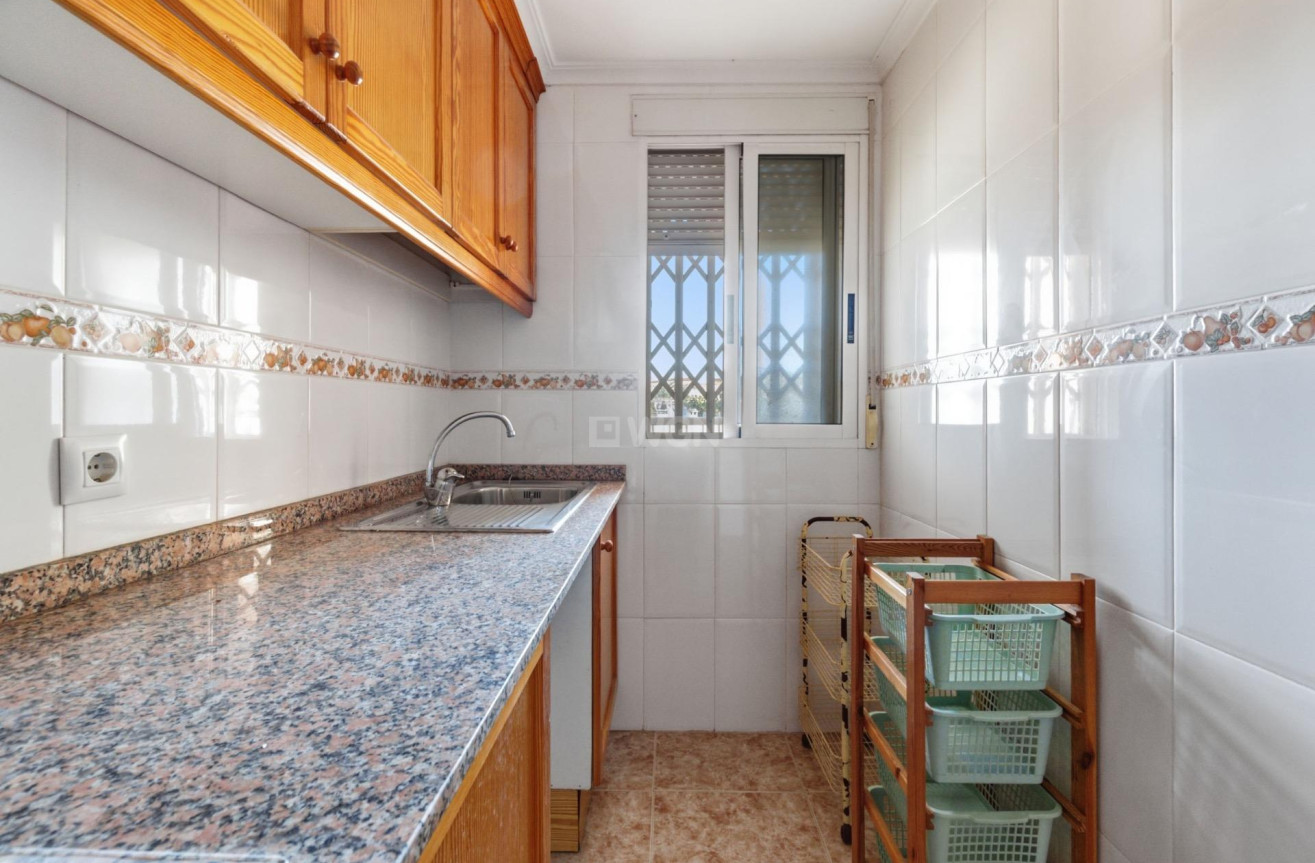 Odsprzedaż - Mieszkanie w bloku - Torrevieja - Playa de los Locos
