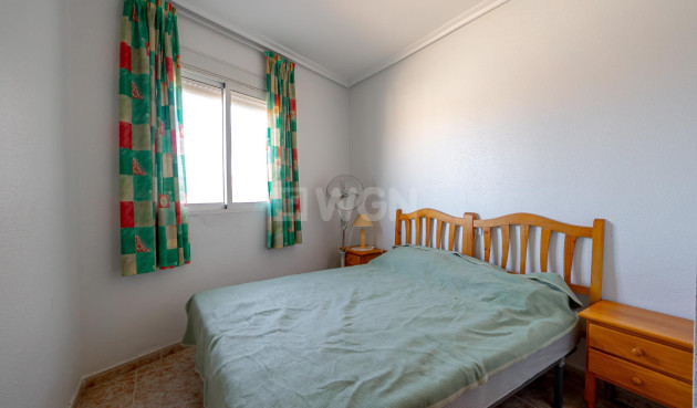 Odsprzedaż - Mieszkanie w bloku - Torrevieja - Playa de los Locos