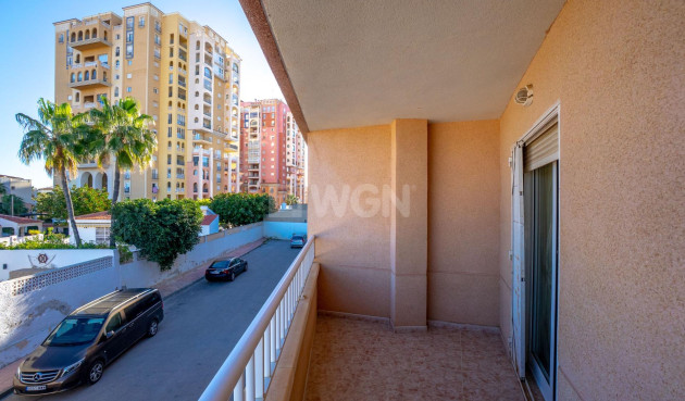 Odsprzedaż - Mieszkanie w bloku - Torrevieja - Playa de los Locos