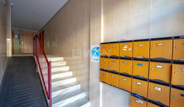 Odsprzedaż - Mieszkanie w bloku - Torrevieja - Playa de los Locos