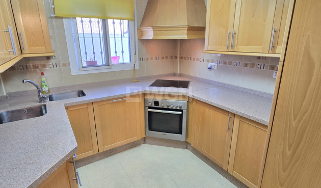 Odsprzedaż - Villa - Vinuela - Inland