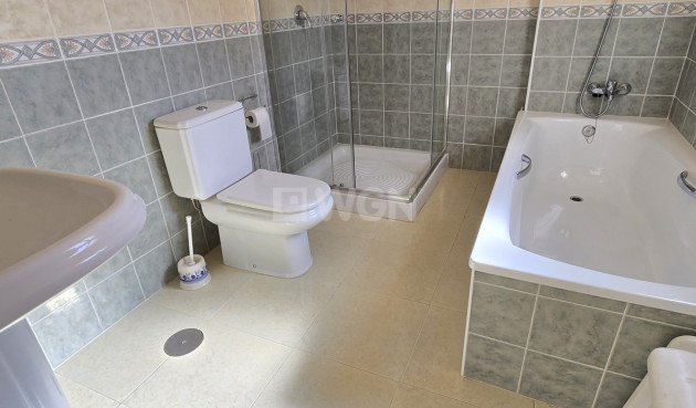 Odsprzedaż - Villa - Vinuela - Inland