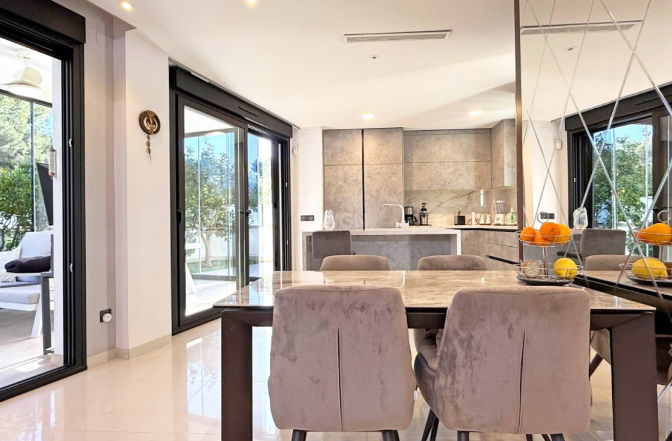 Odsprzedaż - Villa - Orihuela Costa - Costa Blanca