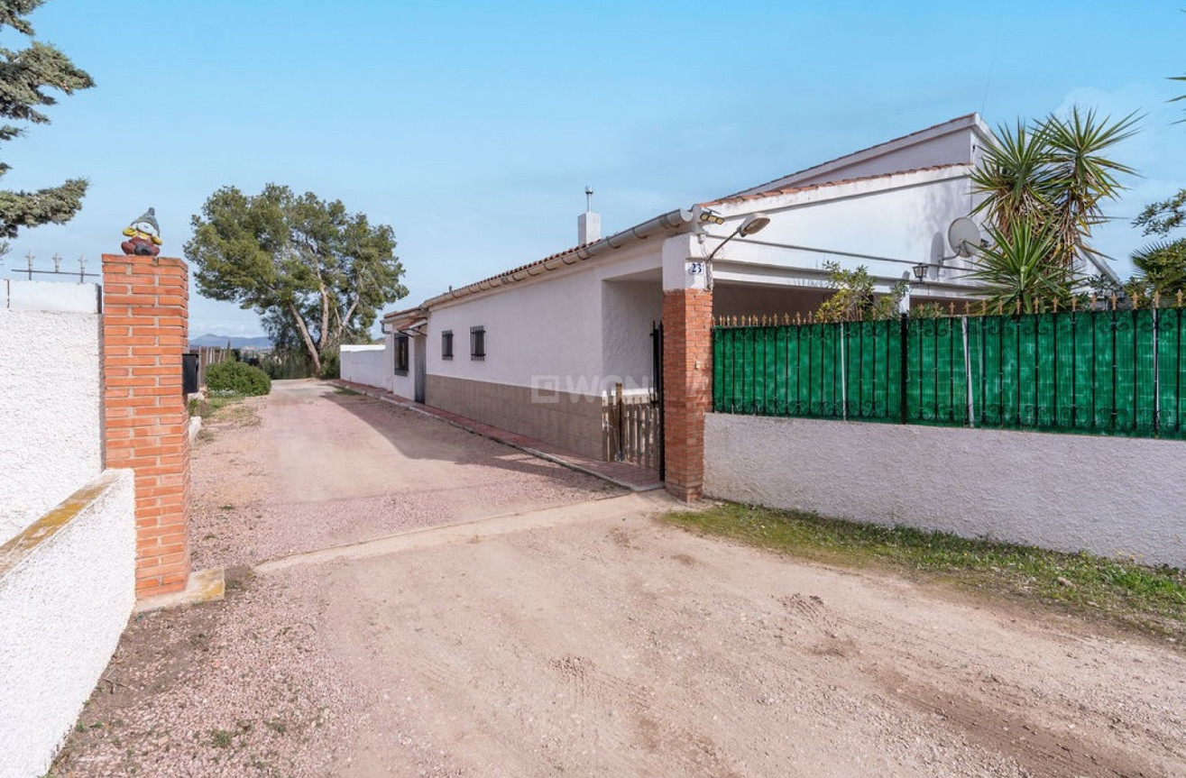 Odsprzedaż - Villa - Hondón de las Nieves - Inland