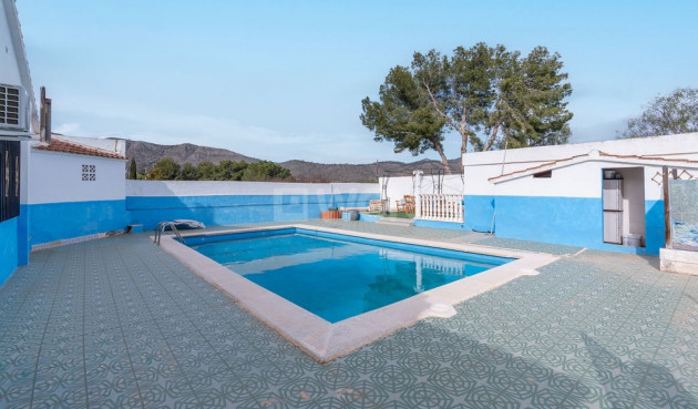 Odsprzedaż - Villa - Hondón de las Nieves - Inland