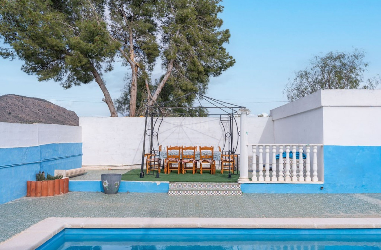 Odsprzedaż - Villa - Hondón de las Nieves - Inland