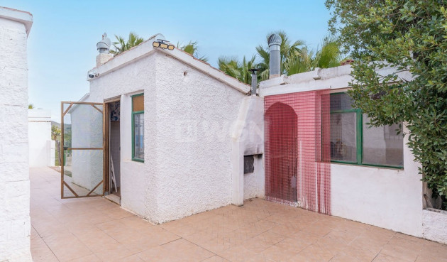 Odsprzedaż - Villa - Hondón de las Nieves - Inland