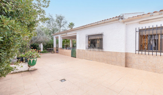 Odsprzedaż - Villa - Hondón de las Nieves - Inland