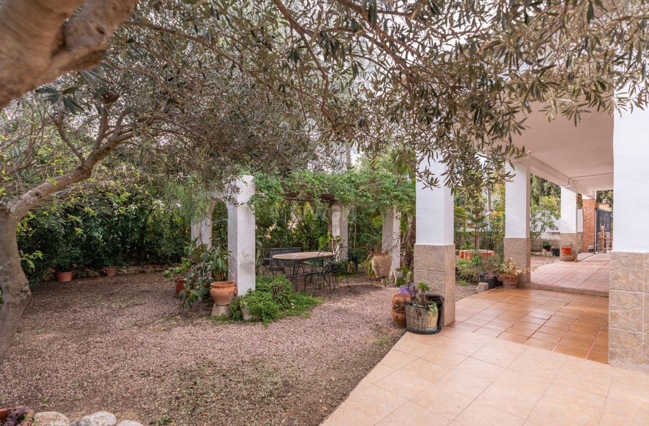 Odsprzedaż - Villa - Hondón de las Nieves - Inland