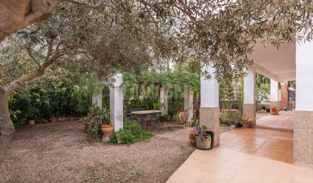 Odsprzedaż - Villa - Hondón de las Nieves - Inland