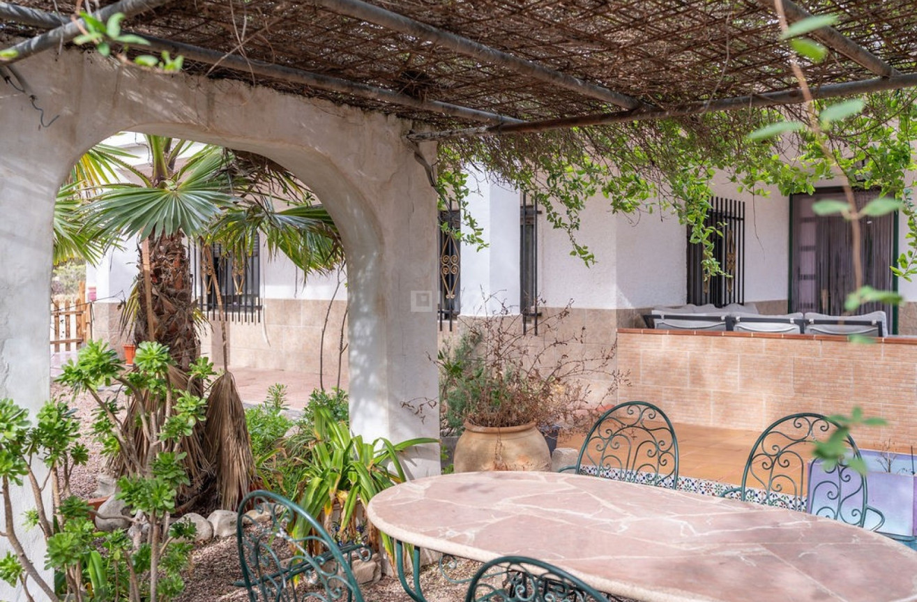 Odsprzedaż - Villa - Hondón de las Nieves - Inland