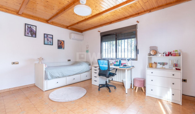 Odsprzedaż - Villa - Hondón de las Nieves - Inland