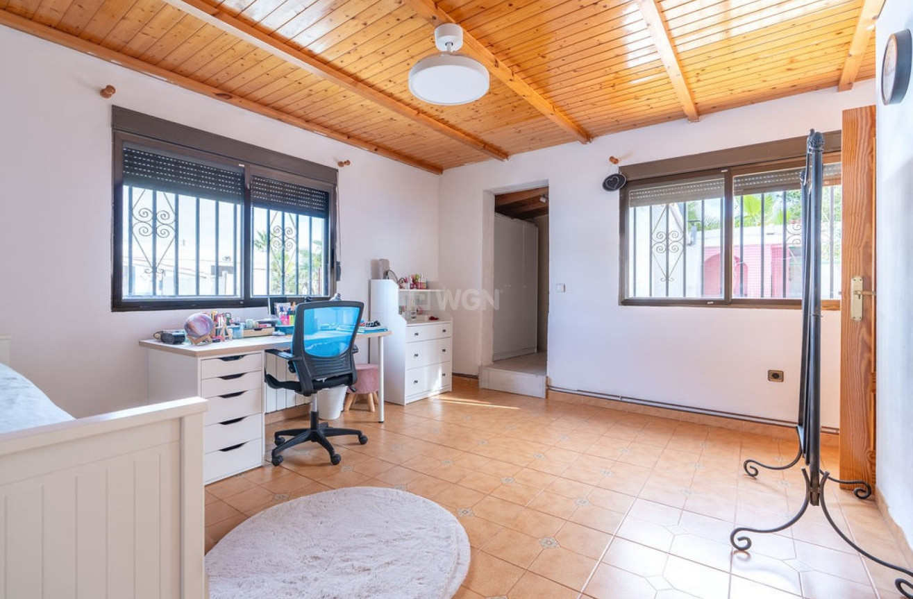 Odsprzedaż - Villa - Hondón de las Nieves - Inland