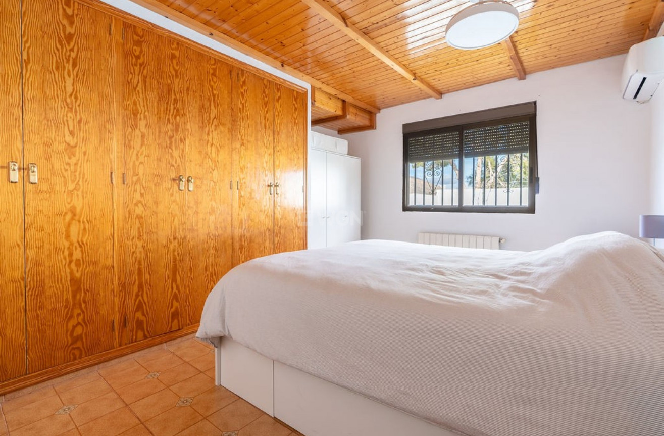 Odsprzedaż - Villa - Hondón de las Nieves - Inland