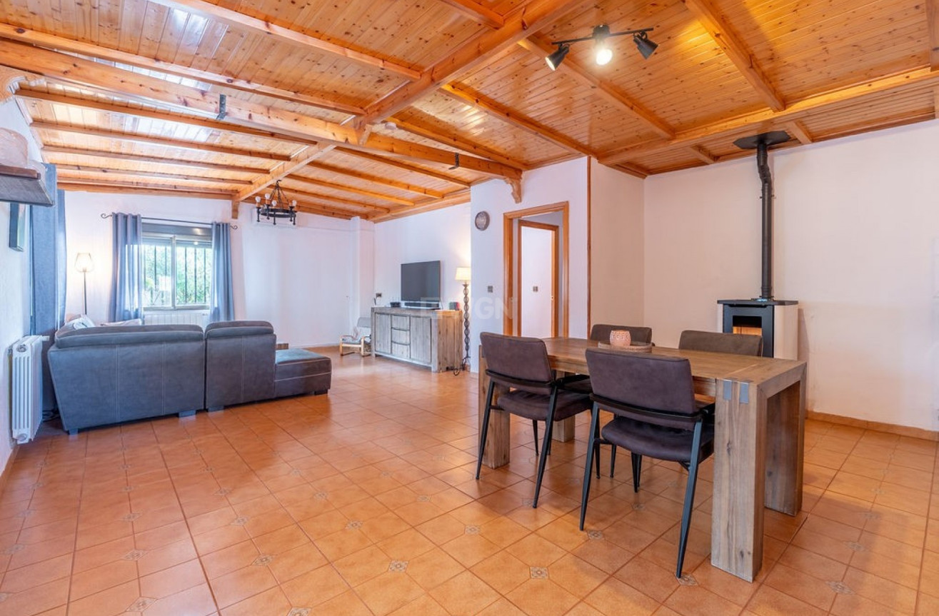 Odsprzedaż - Villa - Hondón de las Nieves - Inland