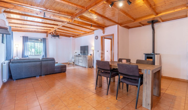 Odsprzedaż - Villa - Hondón de las Nieves - Inland