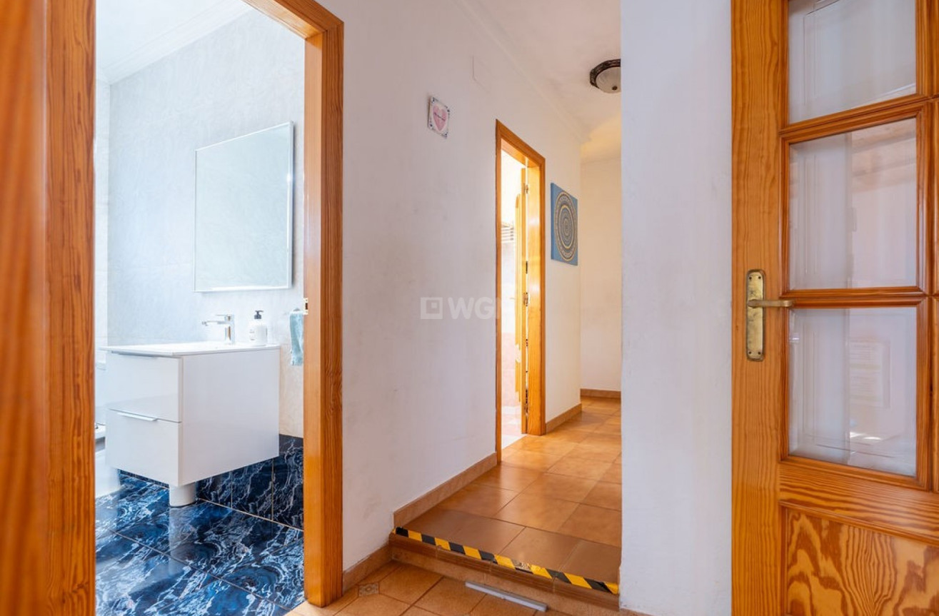 Odsprzedaż - Villa - Hondón de las Nieves - Inland