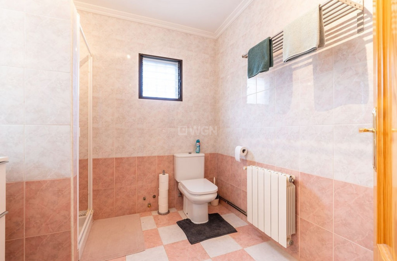 Odsprzedaż - Villa - Hondón de las Nieves - Inland