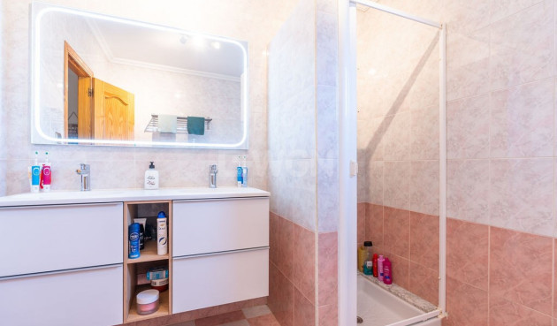 Odsprzedaż - Villa - Hondón de las Nieves - Inland