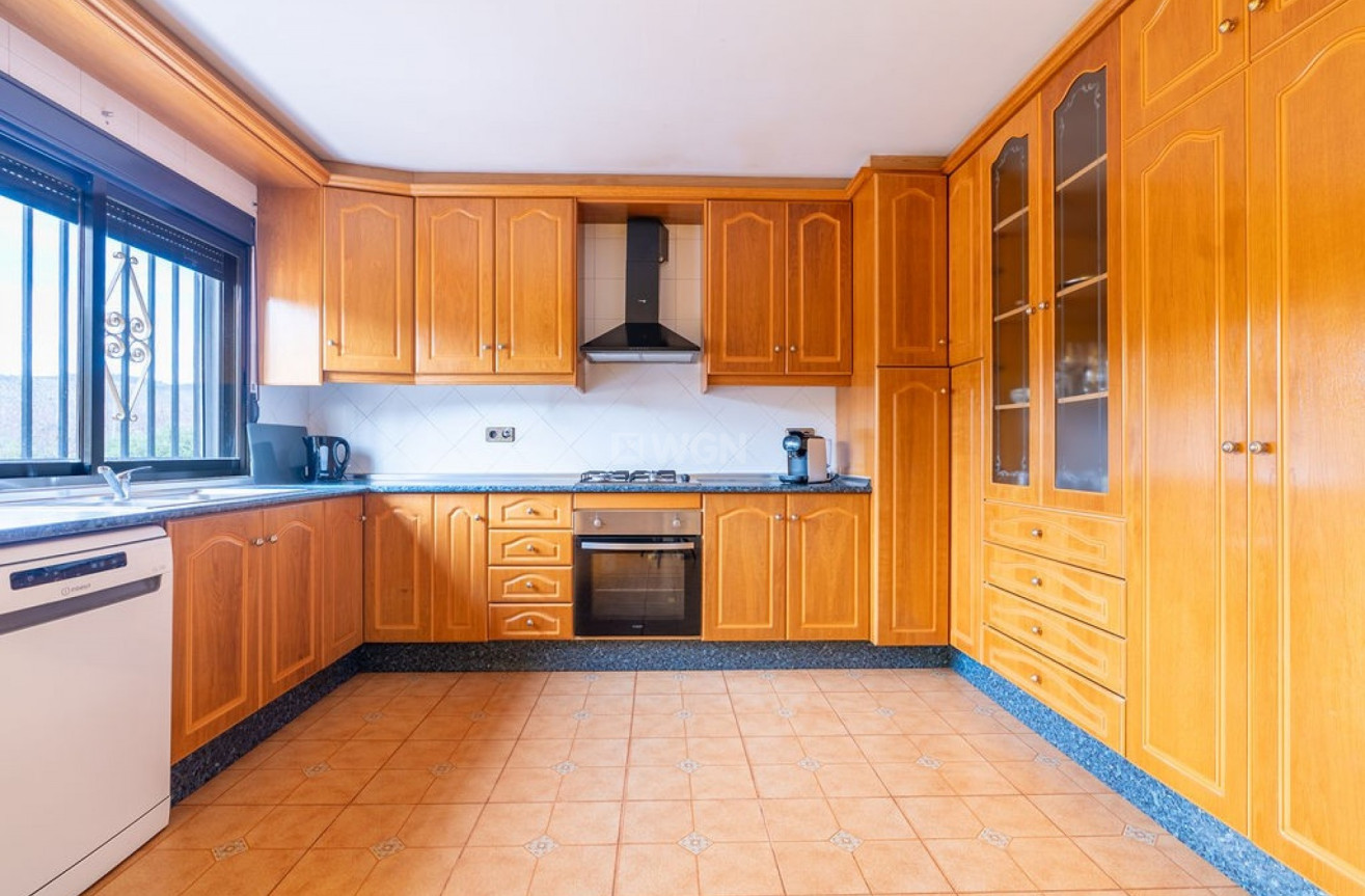 Odsprzedaż - Villa - Hondón de las Nieves - Inland