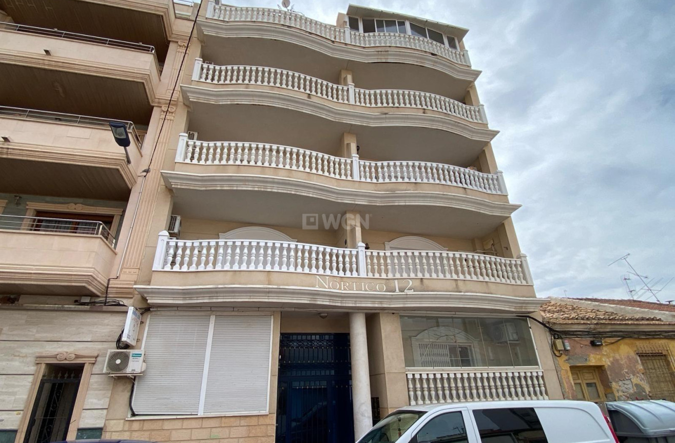 Odsprzedaż - Mieszkanie w bloku - Torrevieja - Playa del Cura