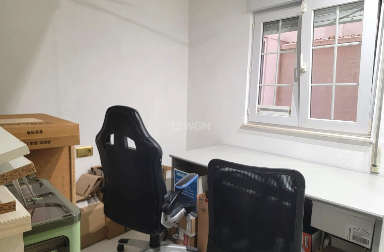 Odsprzedaż - Mieszkanie w bloku - Torrevieja - Playa del Cura