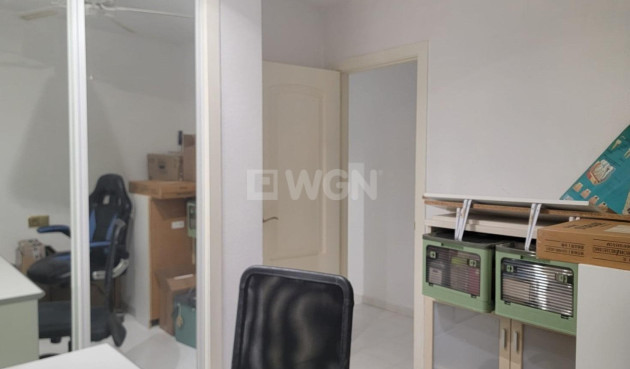 Odsprzedaż - Mieszkanie w bloku - Torrevieja - Playa del Cura