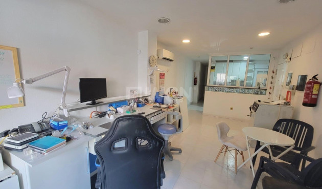 Odsprzedaż - Mieszkanie w bloku - Torrevieja - Playa del Cura