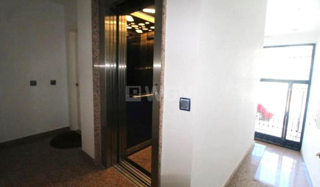 Odsprzedaż - Mieszkanie w bloku - Torrevieja - Playa del Cura