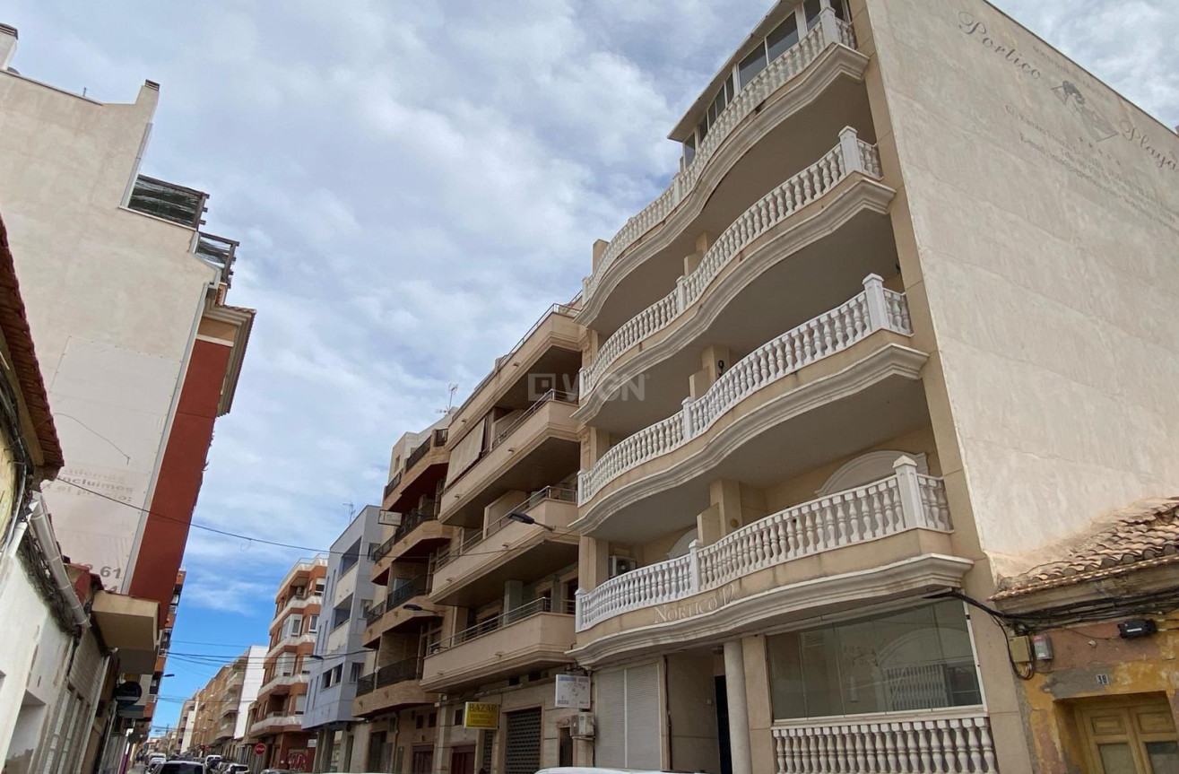 Odsprzedaż - Mieszkanie w bloku - Torrevieja - Playa del Cura