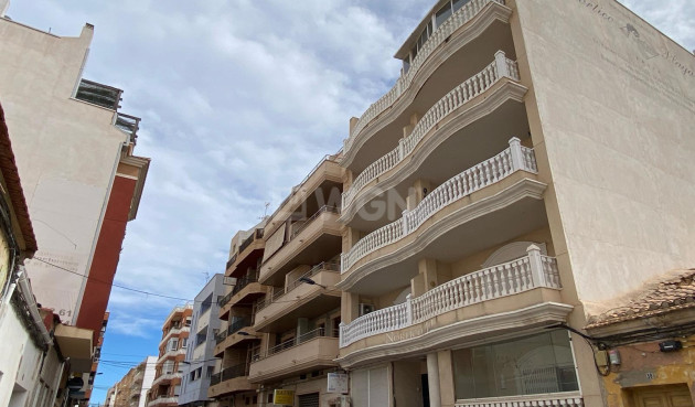 Odsprzedaż - Mieszkanie w bloku - Torrevieja - Playa del Cura