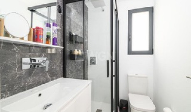 Odsprzedaż - Mieszkanie w bloku - San Miguel de Salinas - Inland