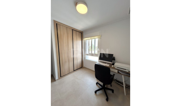 Odsprzedaż - Mieszkanie w bloku - El Raso - Costa Blanca