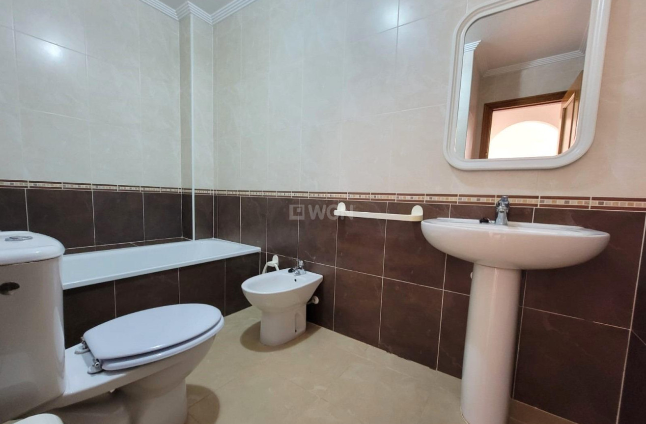 Odsprzedaż - Mieszkanie w bloku - Torrevieja - aguas nuevas