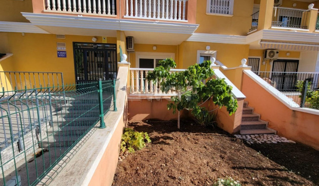 Odsprzedaż - Mieszkanie w bloku - Torrevieja - aguas nuevas