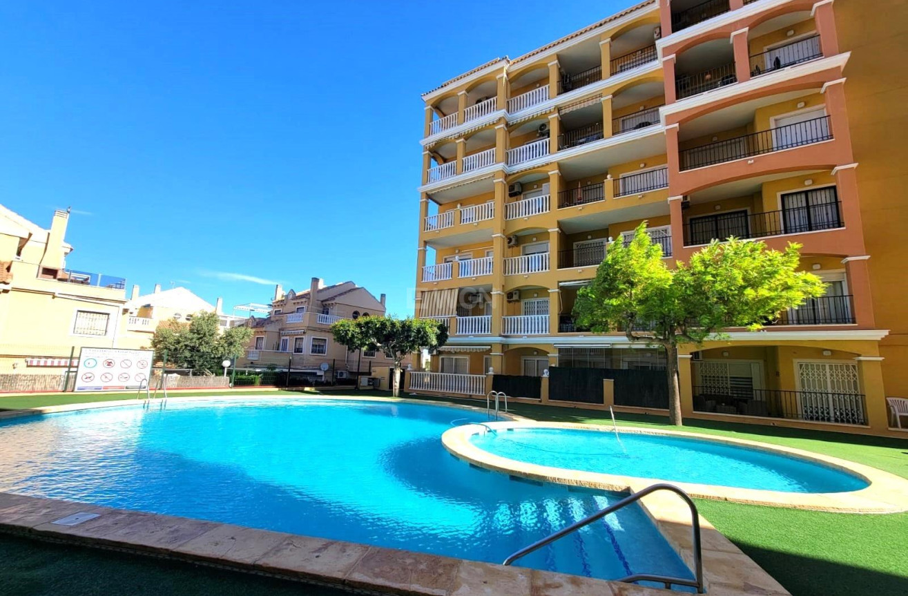 Odsprzedaż - Mieszkanie w bloku - Torrevieja - aguas nuevas