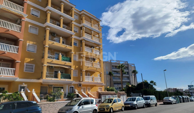 Odsprzedaż - Mieszkanie w bloku - Torrevieja - aguas nuevas