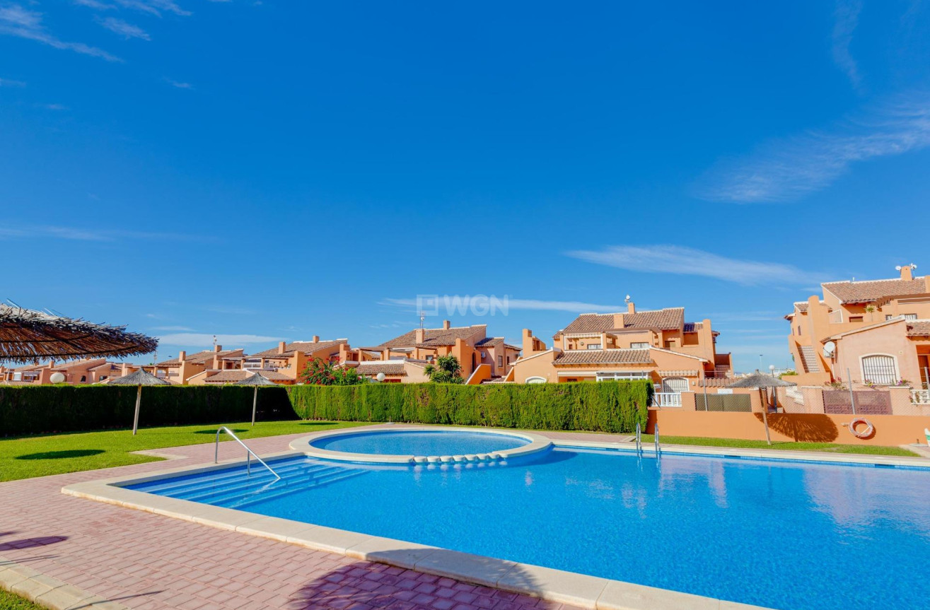Odsprzedaż - Bungalow - Torrevieja - aguas nuevas