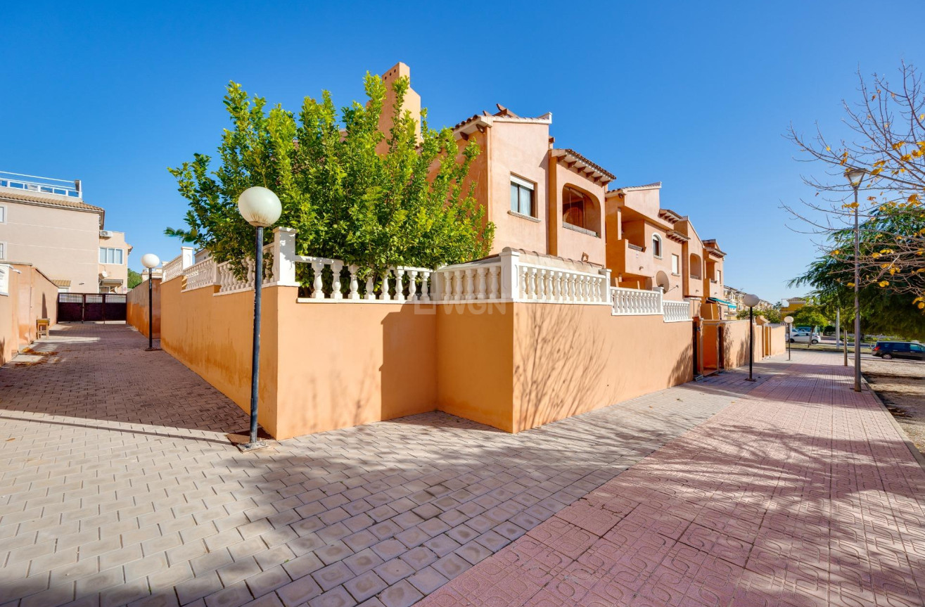Odsprzedaż - Bungalow - Torrevieja - aguas nuevas