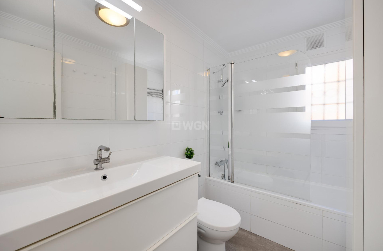 Odsprzedaż - Bungalow - Torrevieja - aguas nuevas