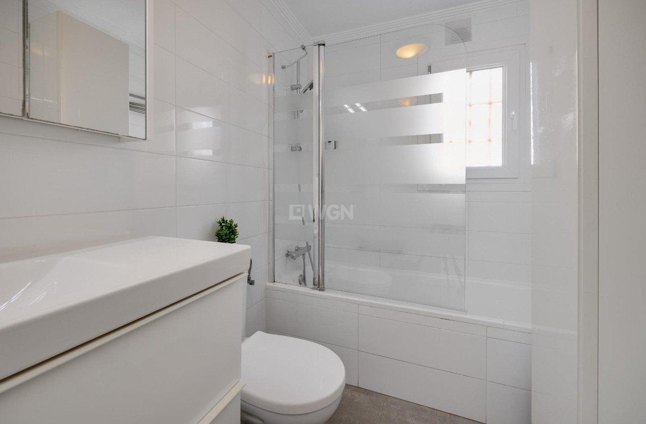 Odsprzedaż - Bungalow - Torrevieja - aguas nuevas