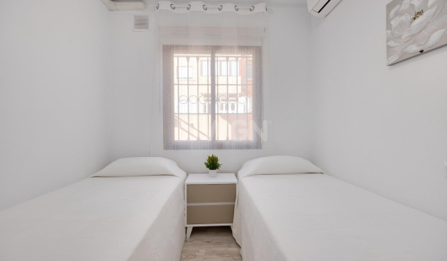 Odsprzedaż - Bungalow - Torrevieja - aguas nuevas