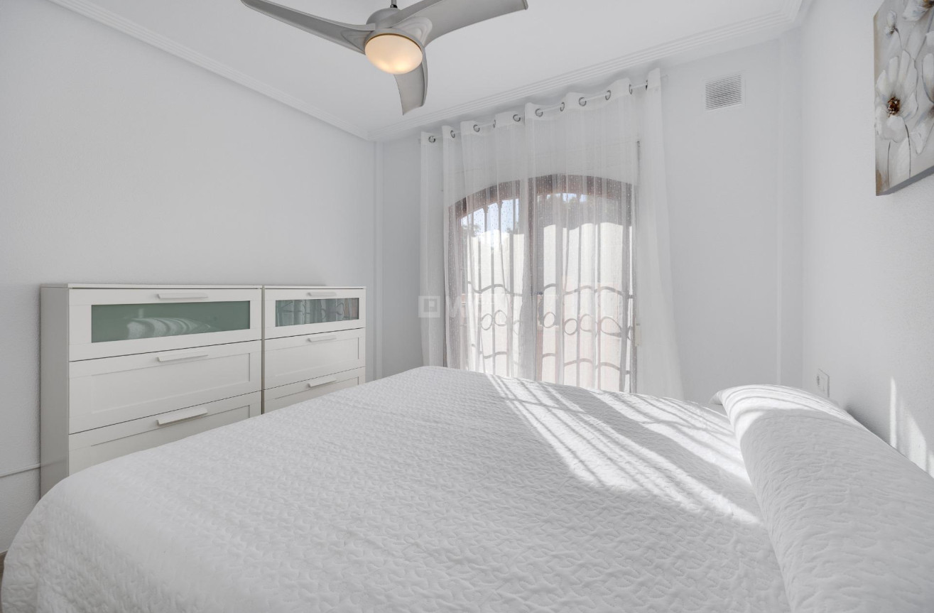 Odsprzedaż - Bungalow - Torrevieja - aguas nuevas