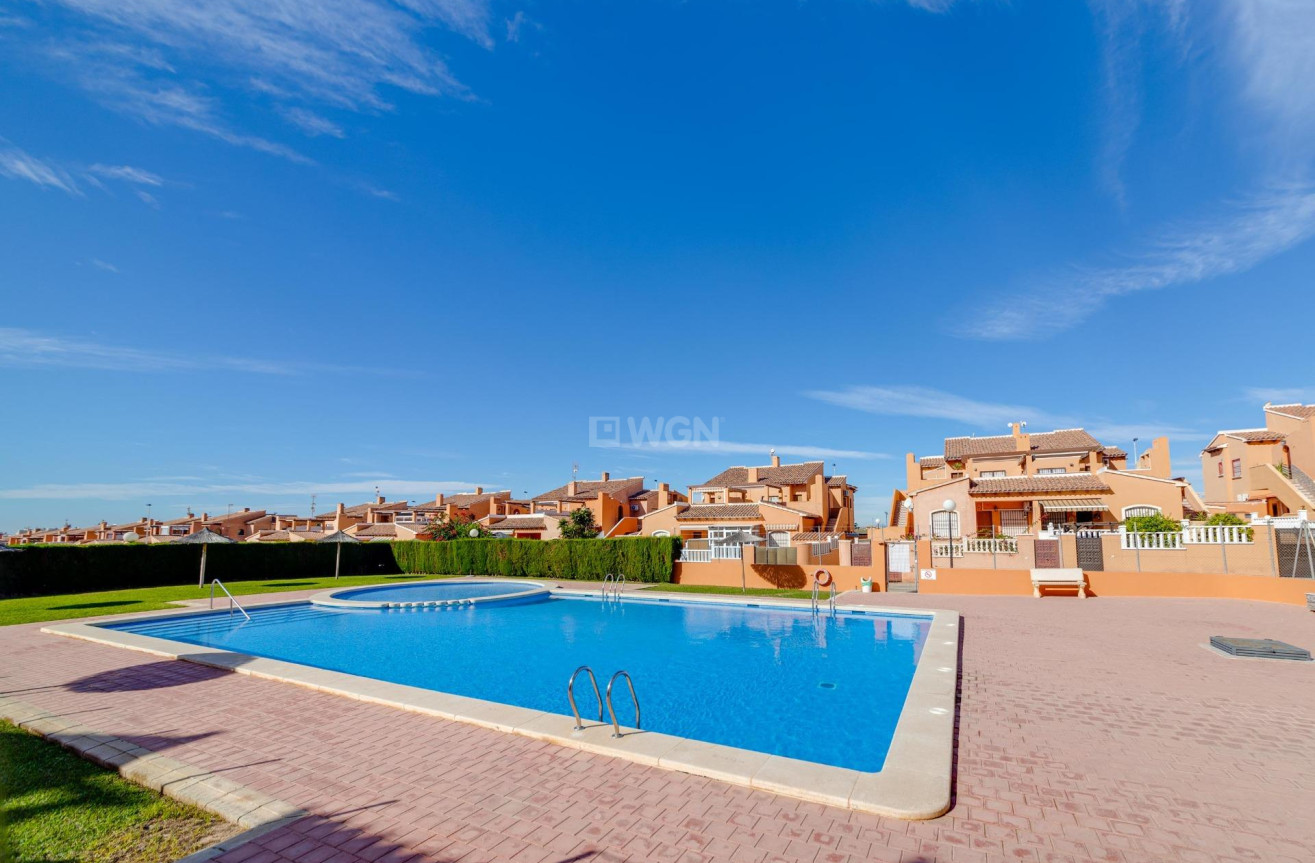 Odsprzedaż - Bungalow - Torrevieja - aguas nuevas