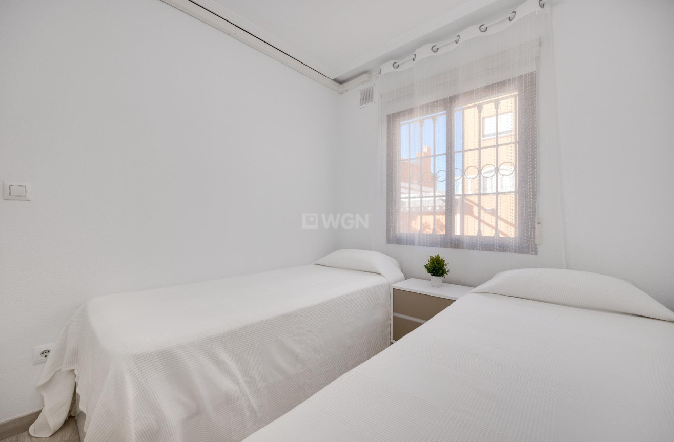 Odsprzedaż - Bungalow - Torrevieja - aguas nuevas