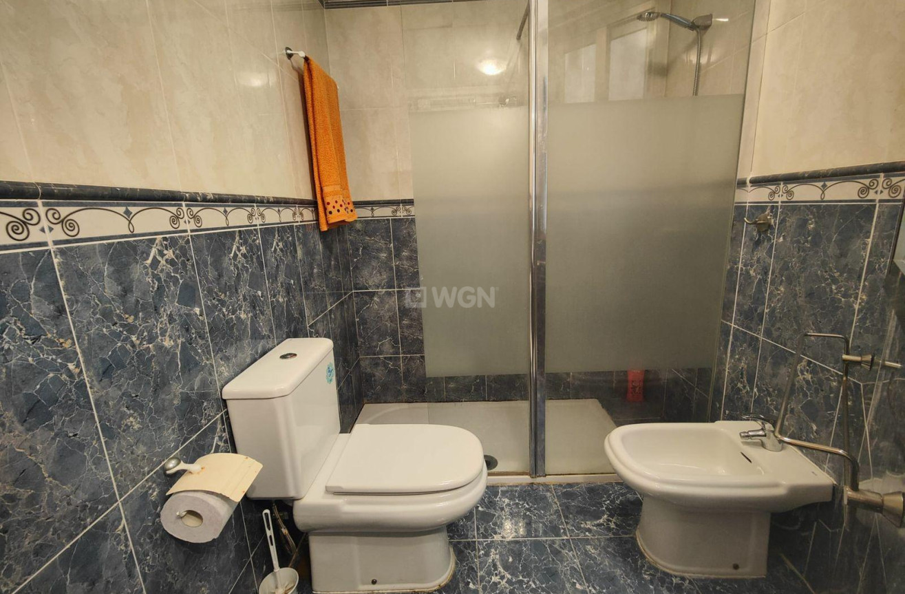 Odsprzedaż - Mieszkanie w bloku - Torrevieja - La Mata