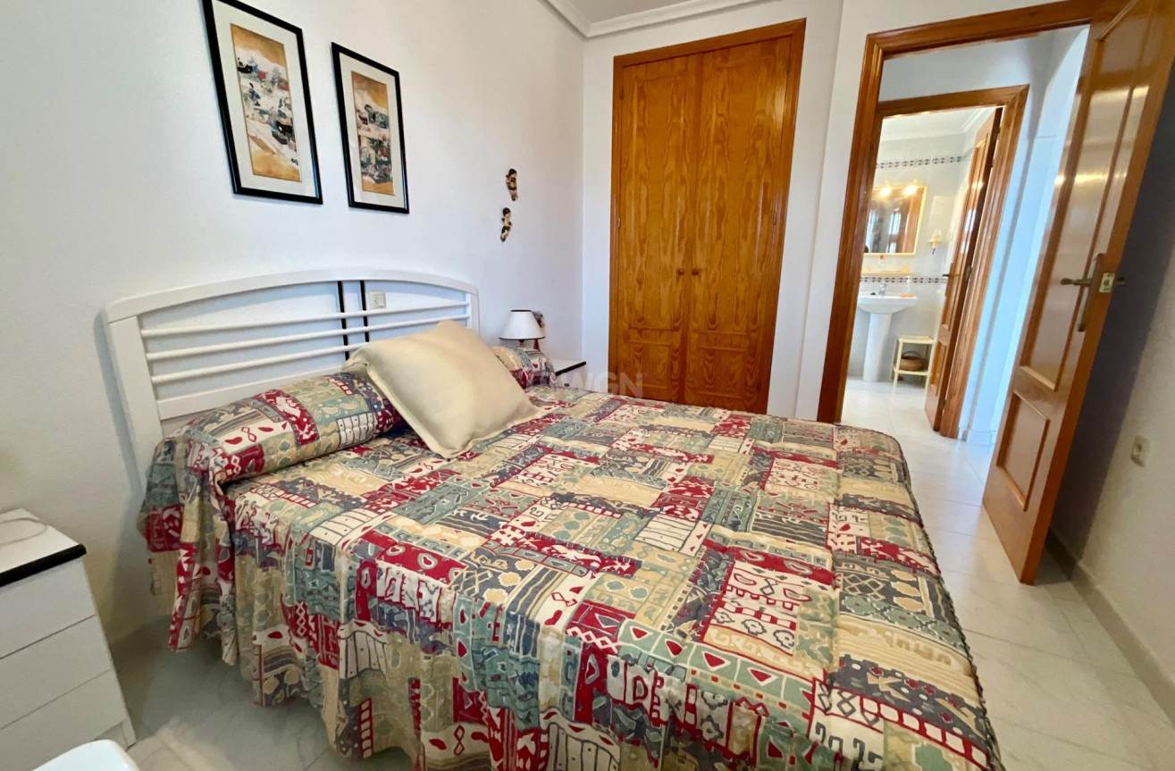 Odsprzedaż - Mieszkanie w bloku - Torrevieja - La Mata