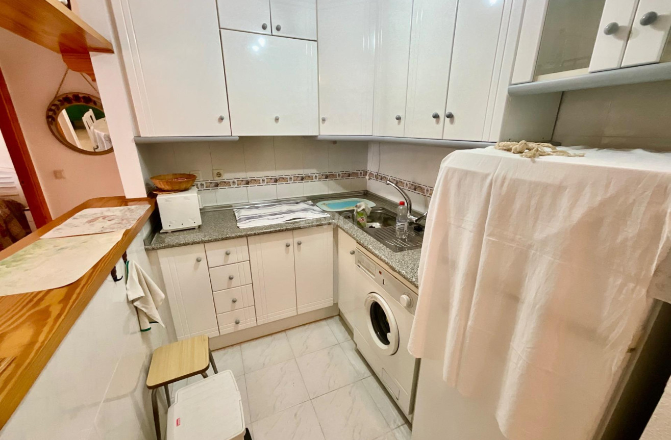 Odsprzedaż - Mieszkanie w bloku - Torrevieja - La Mata