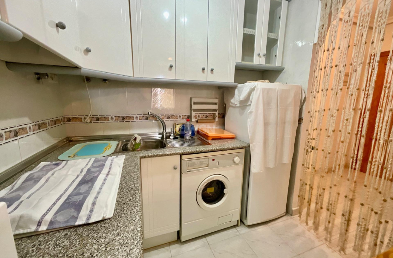 Odsprzedaż - Mieszkanie w bloku - Torrevieja - La Mata