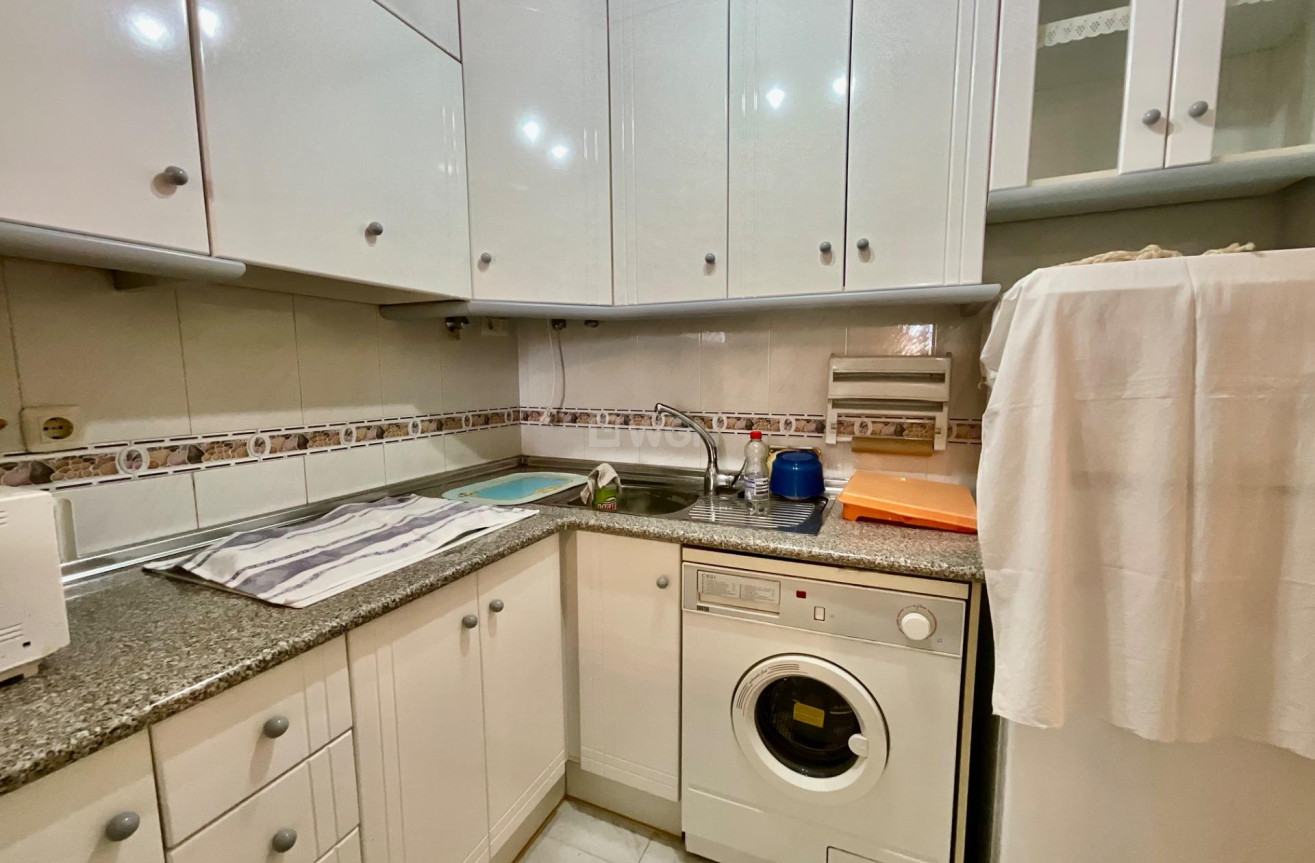 Odsprzedaż - Mieszkanie w bloku - Torrevieja - La Mata